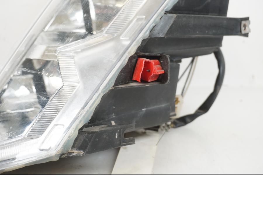 Vänster sida på Strålkastare från en Hyosung TE 450 Rapier -2008 ATV.