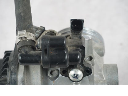 Extrabild3 på Spjällhus från en KTM 690 Duke -2015 motorcykel.