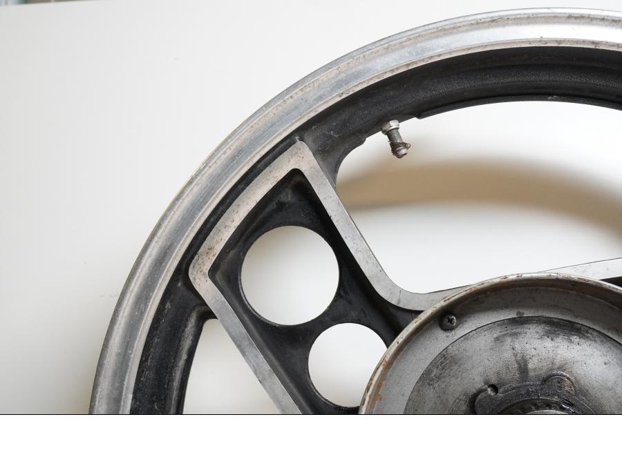 Extrabild6 på Fälg från en Yamaha XJ 900 -1983 motorcykel.