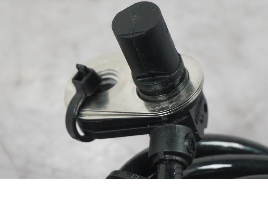 Baksidan på ABS givare från en Ducati Multistrada V4 -2024 motorcykel.