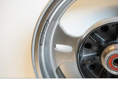 Extrabild5 på Fälg från en Kawasaki VN 1600 Mean Streak -2007 motorcykel.