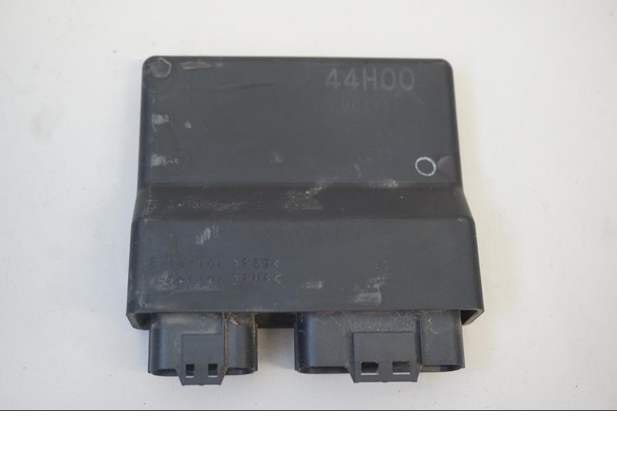 Framsidan på CDI / ECU från en Suzuki SFV 650 A Gladius -2012 motorcykel.