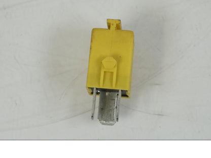 Baksidan på Relä från en BMW F 650 CS -2002 motorcykel.