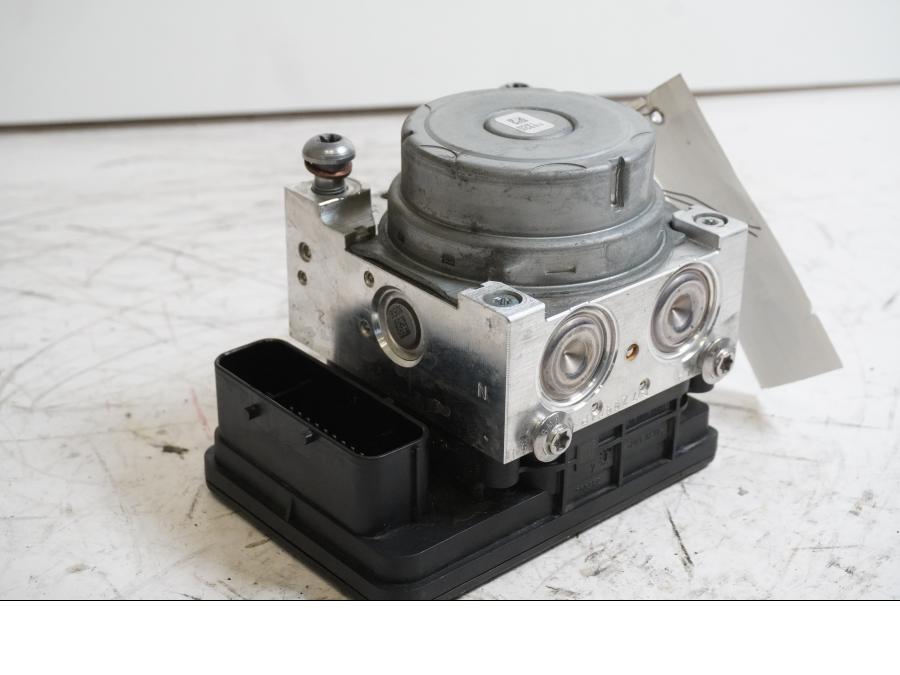 Baksidan på ABS Modulator från en BMW R 1250 GS -2019 motorcykel.