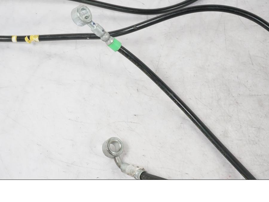 Höger sida på Bromsledning från en KTM 390 Duke -2018 motorcykel.