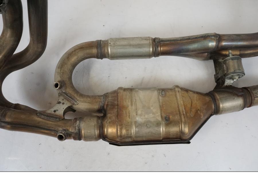 Höger sida på Grenrör från en Honda VFR 1200 -2010 motorcykel.