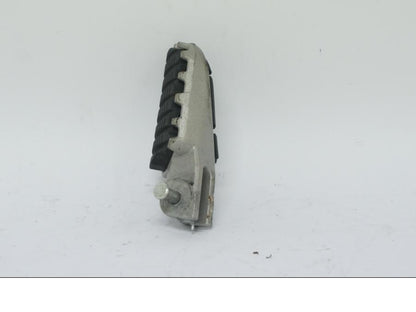 Vänster sida på Fotpinne från en Ducati Desert X -2022 motorcykel.