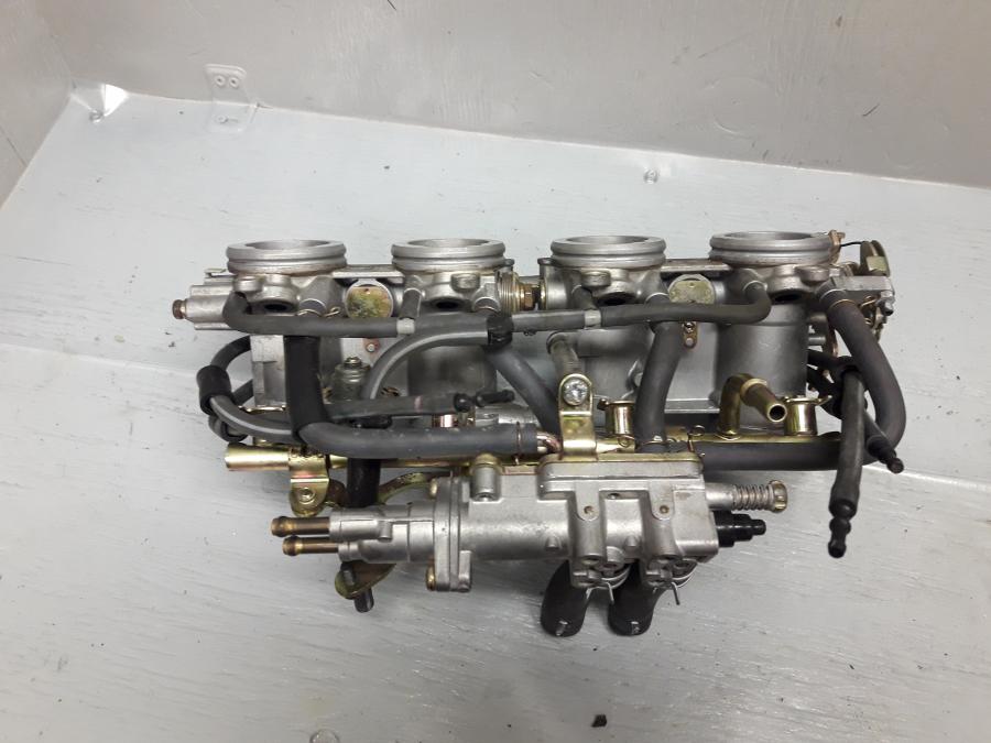 Baksidan på Spjällhus från en Yamaha FZ-6 -2004 motorcykel.