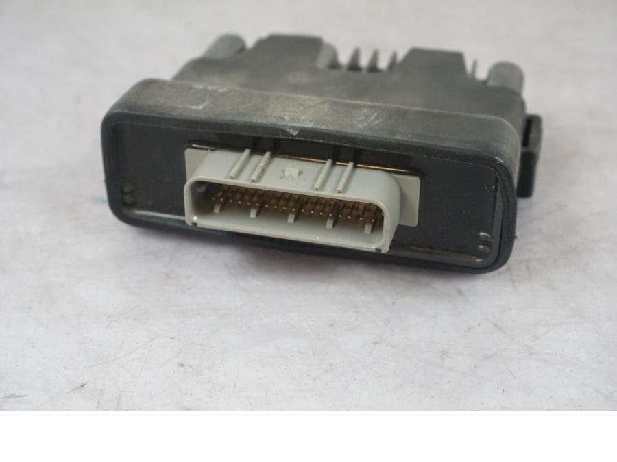 Baksidan på Kontrollenhet från en KTM 1290 Super Adventure S -2022 motorcykel.