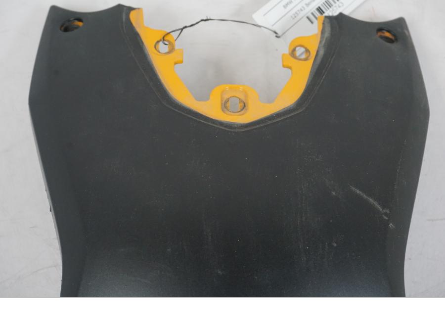 Snett uppifrån på Bensintankskåpa från en BMW F 800 GS -2008 motorcykel.