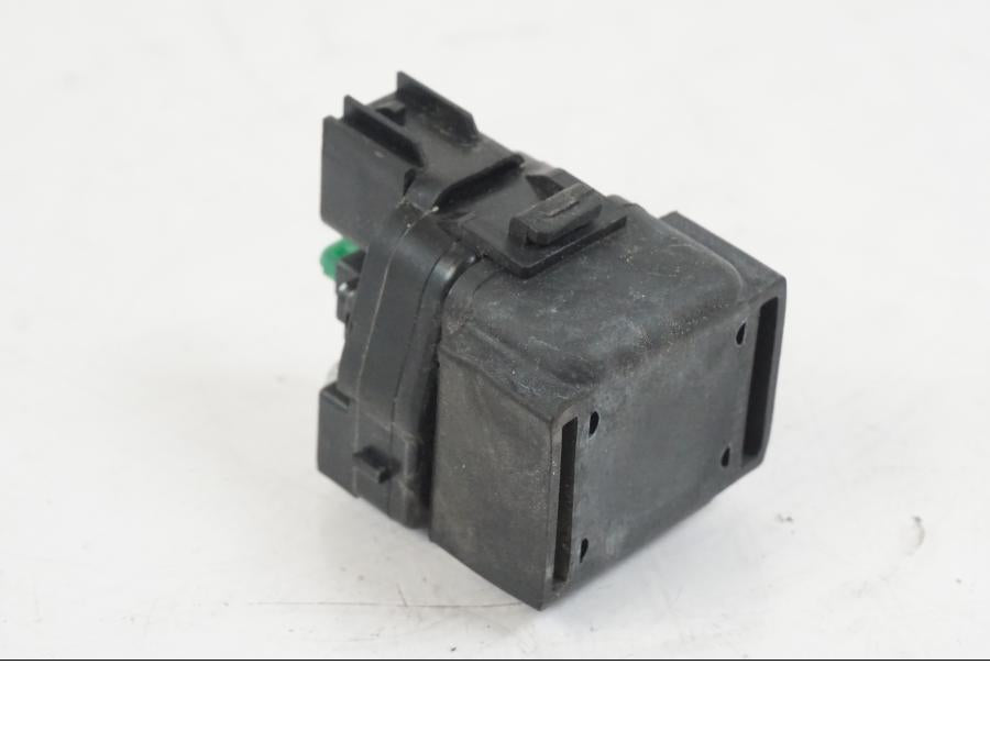 Höger sida på Startrelä från en Suzuki VZR 1800 -2009 motorcykel.