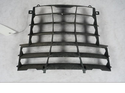 Snett uppifrån på Vattenkylgaller från en KTM 690 SM R -2009 motorcykel.