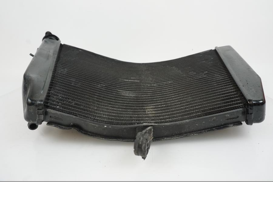 Snett uppifrån på Vattenkyl från en Suzuki GSX-R 750 -2009 motorcykel.