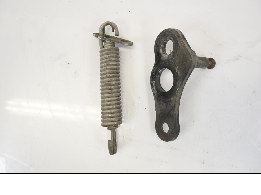 Baksidan på Centralstöd från en BMW R 1150 RS -2003 motorcykel.