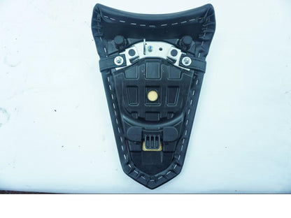 Snett uppifrån på Sadel från en Kawasaki Ninja 650 -2018 motorcykel.