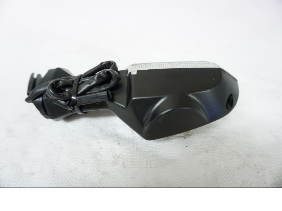 Höger sida på Blinkers från en Kawasaki Z 800 -2013 motorcykel.