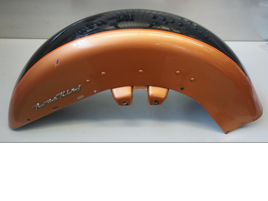 Framsidan på Framskärm från en H-D Touring Road King Classic FLHRCI -2008 motorcykel.