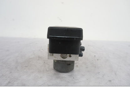 Snett uppifrån på ABS Modulator från en KTM 690 Duke -2014 motorcykel.