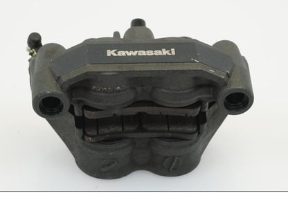 Snett nerifrån på Bromsok från en Kawasaki Z 1000 -2014 motorcykel.