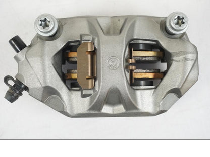 Vänster sida på Bromsok från en KTM 1290 Super Duke R EVO -2023 motorcykel.