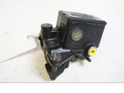 Framsidan på Bromshuvudcylinder från en Triumph Tiger -2002 motorcykel.