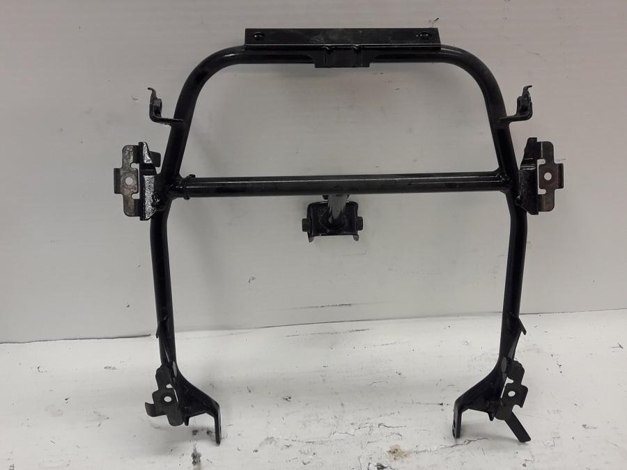 Baksidan på Toppkåpstag från en Kawasaki KLE 500 -2001 motorcykel.