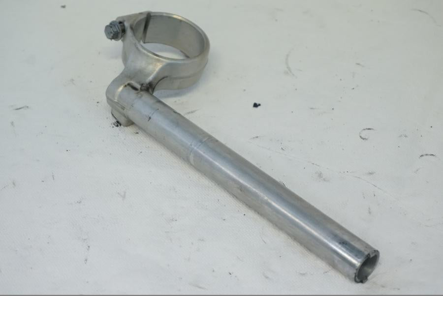 Snett uppifrån på Styre från en Suzuki GSX-R 1000 -2006 motorcykel.