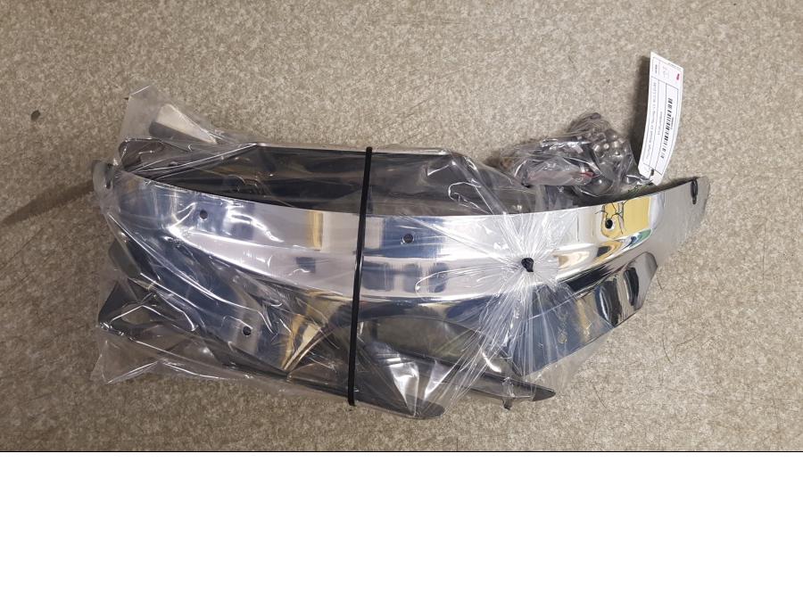 Framsidan på Vindrutefäste från en Triumph Rocket III -2011 motorcykel.