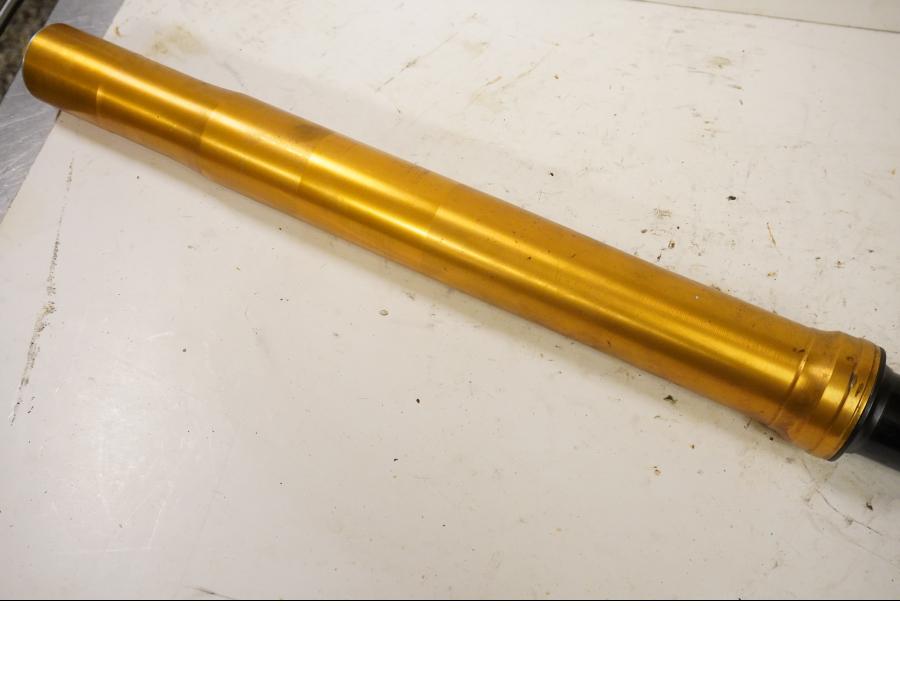 Höger sida på Gaffelben från en Kawasaki ZX-10R -2005 motorcykel.