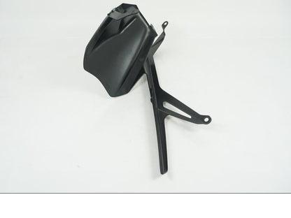 Vänster sida på Svingskärm från en Yamaha MT-09 Tracer -2021 motorcykel.