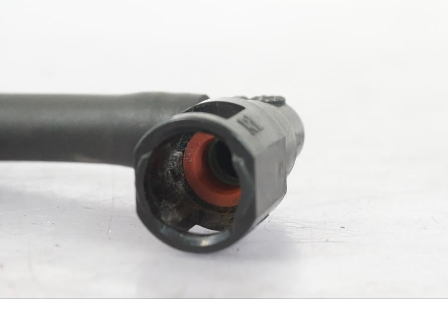 Höger sida på Bensinledning från en Suzuki GSX-R 750 -2007 motorcykel.