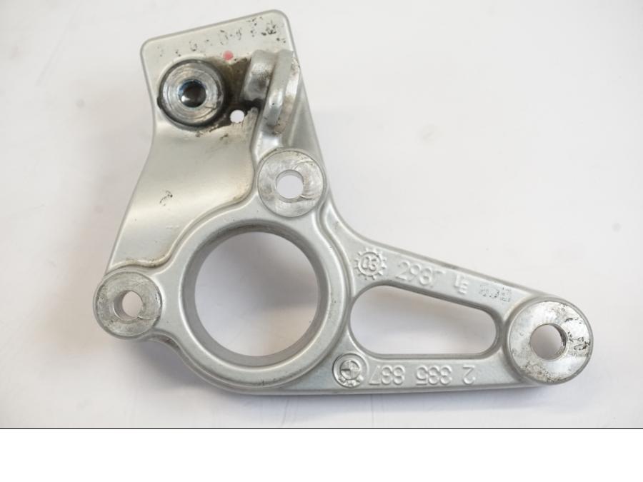 Snett uppifrån på Fotpinnefäste från en BMW R 1150 RS -2003 motorcykel.