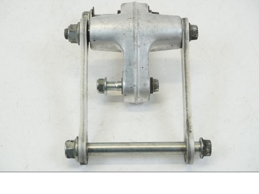 Snett uppifrån på Stötdämparlänkage från en Suzuki GSX 1300 R -2017 motorcykel.