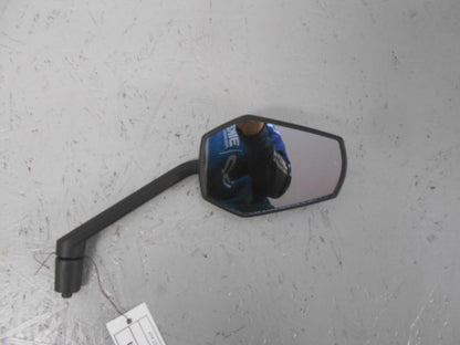 Baksidan på Backspegel från en KTM 1290 Super Duke -2018 motorcykel.