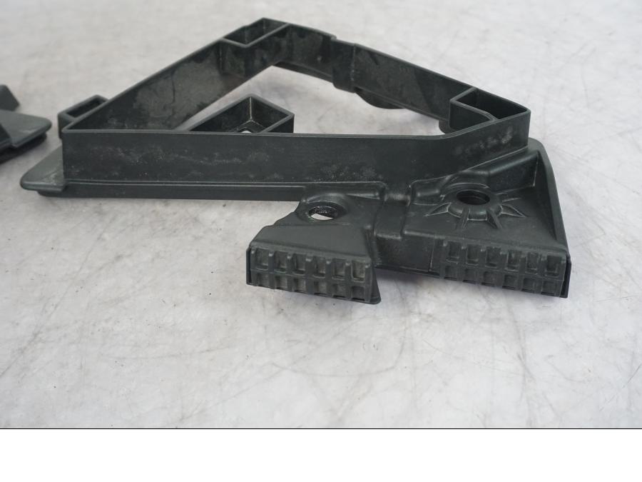 Snett uppifrån på Sadelfäste från en KTM 1290 Super Adventure S -2022 motorcykel.