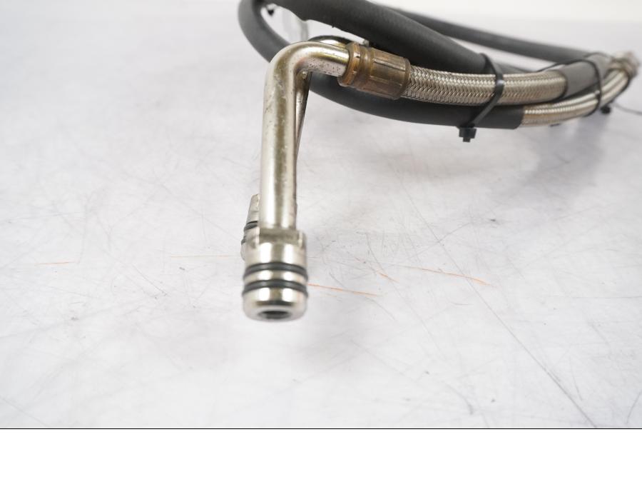 Baksidan på Oljekylrör från en Ducati Multistrada 1260 -2020 motorcykel.