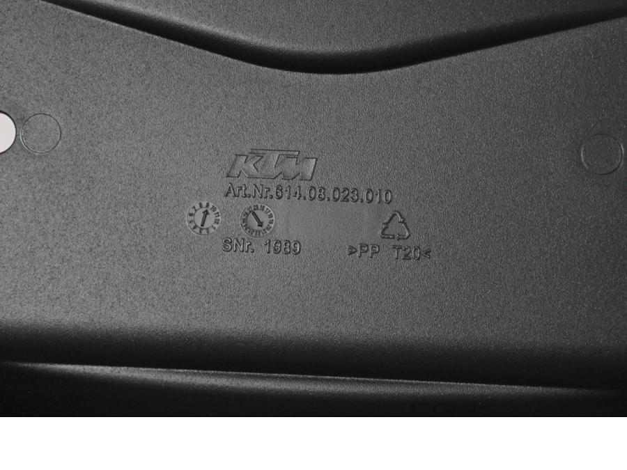 Vänster sida på Stänkskydd från en KTM 1290 Super Duke GT -2022 motorcykel.