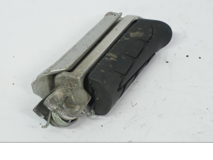 Snett nerifrån på Fotpinne från en Honda CB 500 X -2015 motorcykel.