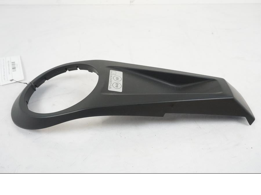 Baksidan på Bensintankskåpa från en KTM 1290 Super Duke R EVO -2023 motorcykel.