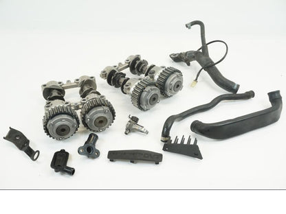 Snett nerifrån på Motor från en Ducati Multistrada 1200 -2016 motorcykel.