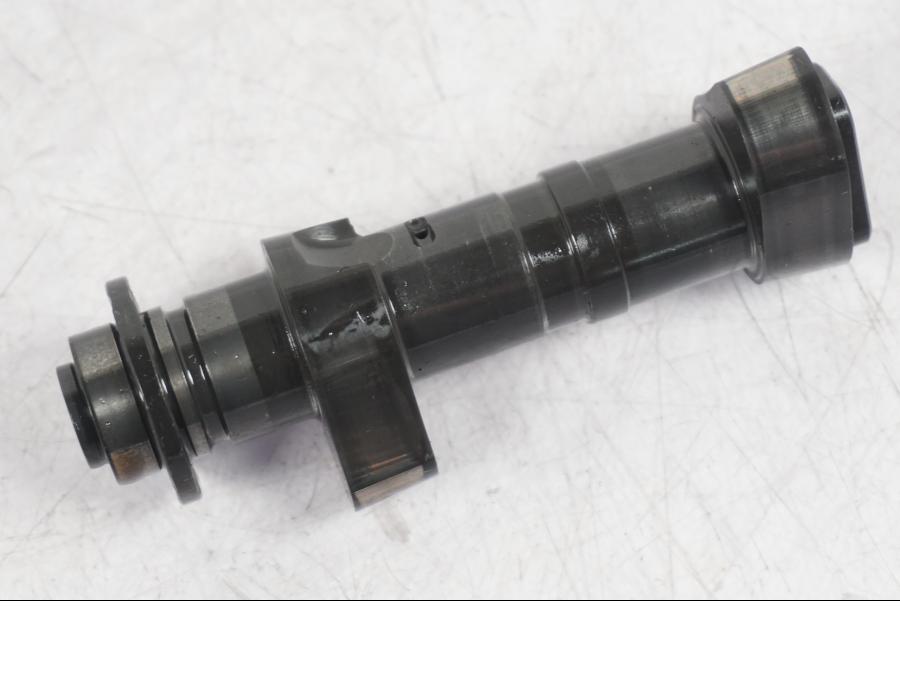 Snett nerifrån på Kamaxel från en BMW R NineT -2017 motorcykel.