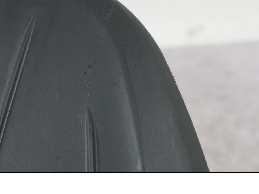 Höger sida på Svingskärm från en Ducati Multistrada V4 -2024 motorcykel.