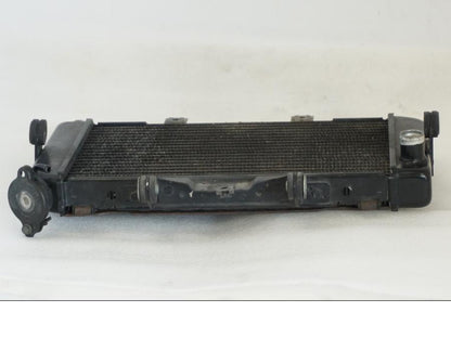 Snett uppifrån på Vattenkyl från en Yamaha TDM 850 -1998 motorcykel.