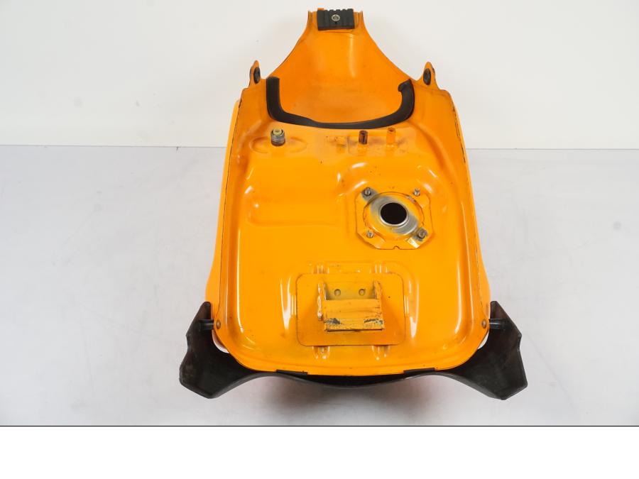 Extrabild3 på Bensintank från en Honda CBR 125 R -2006 motorcykel.