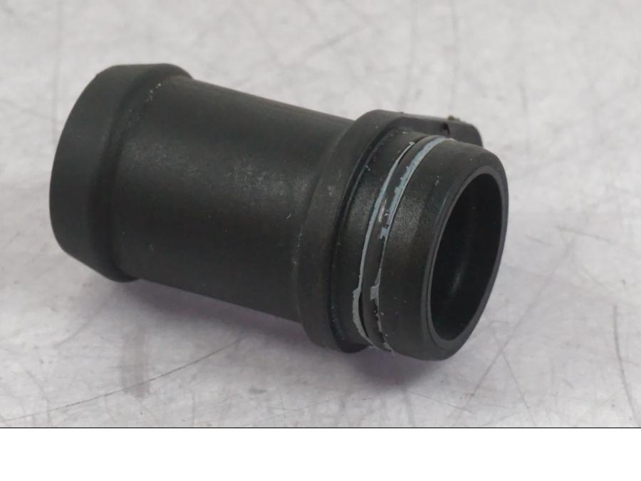 Baksidan på Vattenrör från en BMW R 1200 GS -2018 motorcykel.