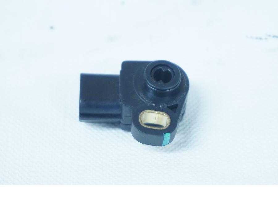 Baksidan på TPS från en Kawasaki Ninja 650 -2018 motorcykel.