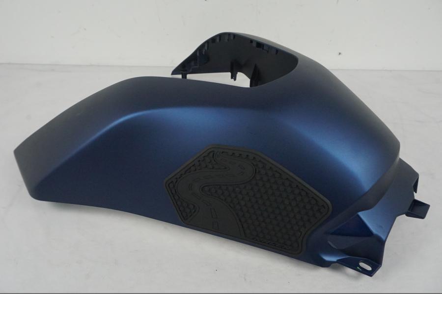 Framsidan på Tankkåpa från en Yamaha Tracer 700 GT -2024 motorcykel.