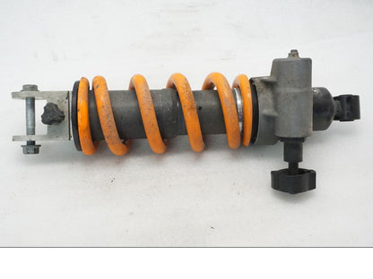 Baksidan på Stötdämpare från en BMW F 800 R -2011 motorcykel.