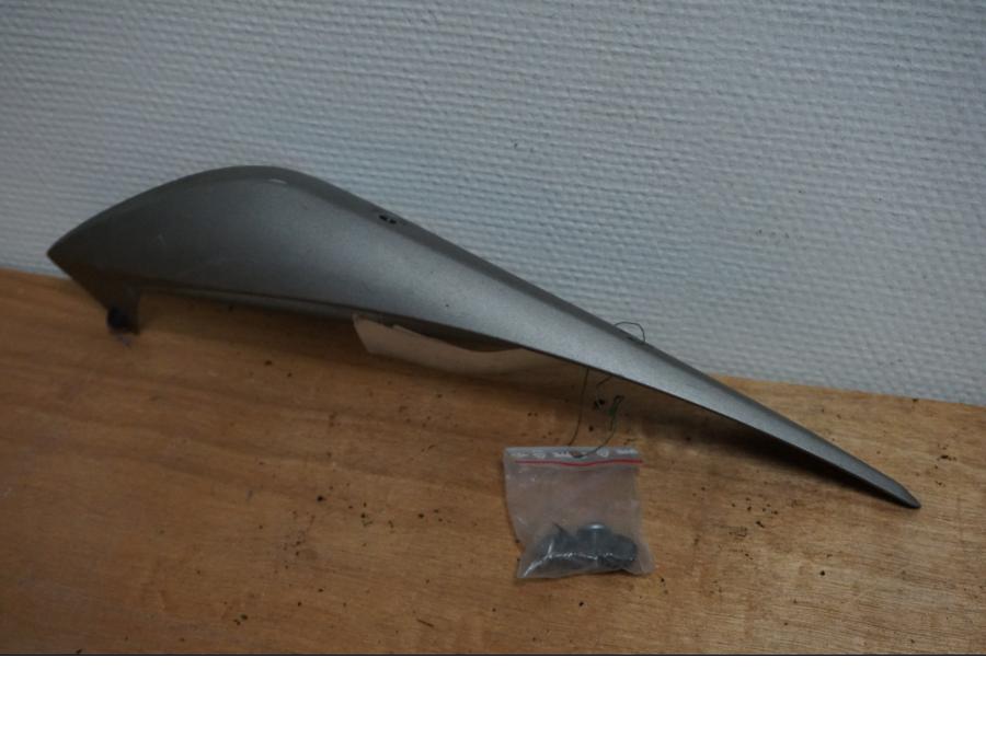 Framsidan på Ljuddämparplast från en Yamaha YZF 1000 R1 -2005 motorcykel.