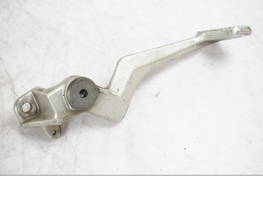 Vänster sida på Bromspedal från en Triumph Tiger -2009 motorcykel.